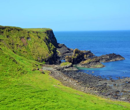 Téléchargez les photos : Les falaises de Moher sont des falaises marines situées à l'extrémité sud-ouest de la région de Burren dans le comté de Clare, en Irlande.. - en image libre de droit