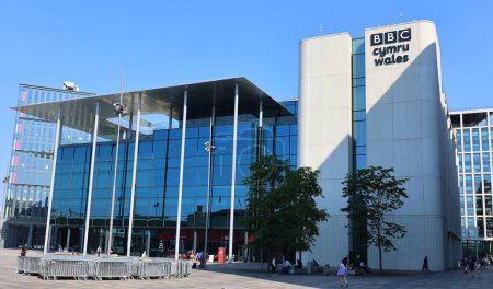 Foto de CARDIFF WALES REINO UNIDO 06 17 23: BBC Cymru Wales, anteriormente conocido como el edificio de la sede de BBC Cymru Wales, es la sede de BBC Cymru Wales en Central Square, Cardiff. - Imagen libre de derechos