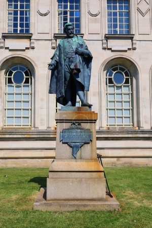 Photo for CARDIFF WALES UNITED KINGDOM 06 17 23: Statue of Gwilym Williams, judge, alongside the Cardiff Crown Court south Wales, by Sir William Goscombe John in bronze - Royalty Free Image