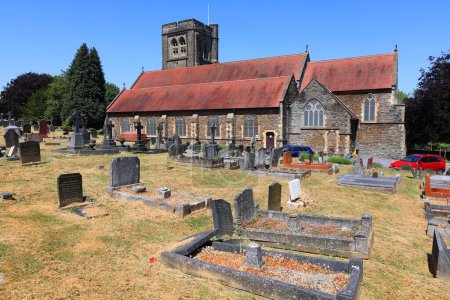 Photo for CAERPHILLY SOUTH WALES UNITED KINGDOM 6 19 2023: Built in 1850 on the site of an earlier 13th-century chapel, St Martin's is a landmark in Caerphilly. Cemetery - Royalty Free Image