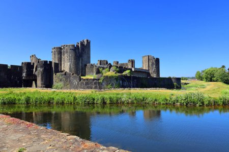 Foto de Castillo de Caerphilly (Castell Caerffili), un castillo medieval de la ciudad de Caerphilly en el sur de Gales. - Imagen libre de derechos