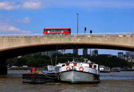 Téléchargez les photos : London cityscape and waterloo bridge, Royaume-Uni - en image libre de droit