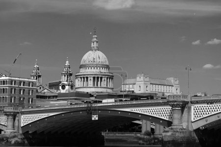 Téléchargez les photos : LONDRES ROYAUME-UNI - 06 17 2023 : Vue de la ville de Londres - en image libre de droit