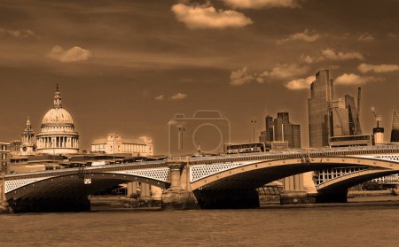Foto de LONDRES REINO UNIDO - 06 17 2023: Vista de la ciudad de Londres - Imagen libre de derechos