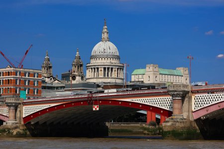 Téléchargez les photos : LONDRES ROYAUME-UNI - 06 17 2023 : Vue de la ville de Londres - en image libre de droit