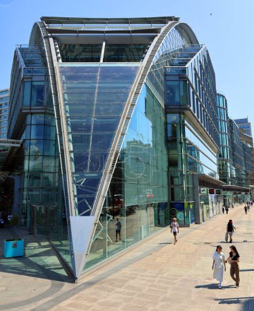 Foto de LONDRES REINO UNIDO 06 19 2023: Construcción ultramoderna, bellamente diseñada y arquitectónicamente atrevida. - Imagen libre de derechos