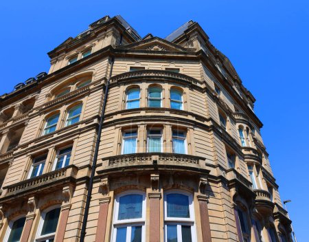 Téléchargez les photos : CARDIFF WALES ROYAUME-UNI 06 17 23 : Un bâtiment historique dans une rue connue de la plupart pour sa vie nocturne cuivrée. Le Royal Hotel du XIXe siècle est le plus ancien hôtel de Cardiffs - en image libre de droit