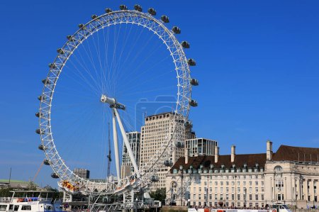Téléchargez les photos : LONDRES ROYAUME-UNI - 06 19 2023 : London Eye, ou la roue du Millénaire, est une roue d'observation en porte-à-faux sur la rive sud de la Tamise à Londres. - en image libre de droit