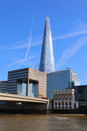 Téléchargez les photos : LONDRES ROYAUME-UNI - 06 19 2023 : Shard London Bridge, c'est le plus haut bâtiment de l'Union européenne. - en image libre de droit