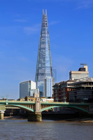 Téléchargez les photos : LONDRES ROYAUME-UNI - 06 19 2023 : Shard London Bridge, c'est le plus haut bâtiment de l'Union européenne. - en image libre de droit