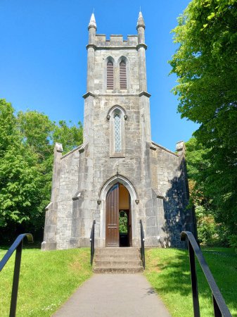 Téléchargez les photos : ARDCRONEY IRLANDE 05 29 2023 : Église d'Ardcroney, officiellement Ardcroney (irlandais : Ard Croine, signifiant "hauteur de Cronia") est un village et un townland dans le comté de Tipperary, en Irlande - en image libre de droit