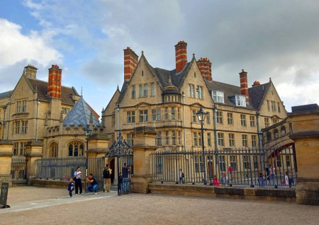 Téléchargez les photos : ROYAUME-UNI 06 19 2023 : Bâtiments célèbres à Oxford, célèbres pour leur architecture étonnante. - en image libre de droit