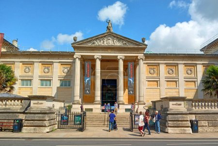 Foto de OXFORD, REINO UNIDO 06 20 2023: Museo Ashmolean, el primer museo universitario del mundo. Su primer edificio fue erigido en 1678-1683 para albergar que Elías Ashmole dio a la Universidad de Oxford - Imagen libre de derechos