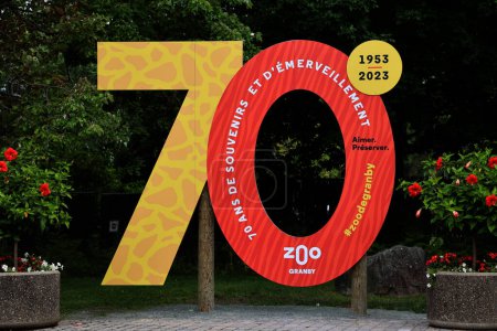 Téléchargez les photos : Granby, 26 juin 2023 En 2023, le Zoo de Granby célèbre ses 70 ans d'existence et offre à ses visiteurs un réel recul dans le temps grâce à la présentation d'une exposition de photos couvrant les 7 dernières décennies de l'institution. - en image libre de droit