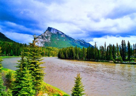 Téléchargez les photos : Montagnes Rocheuses canadiennes, comprenant les Rocheuses de l'Alberta et les Rocheuses de la Colombie-Britannique, segment canadien des montagnes Rocheuses de l'Amérique du Nord - en image libre de droit