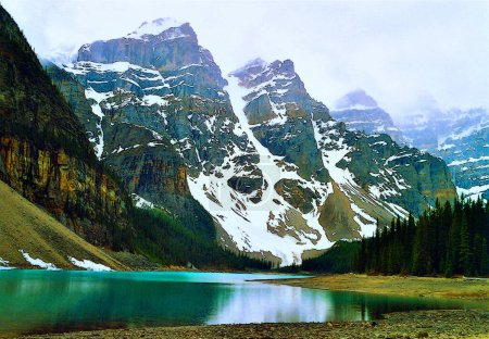 Téléchargez les photos : Beau paysage avec rivière et montagnes au Canada - en image libre de droit