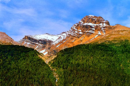 Foto de Hermoso paisaje con montañas rocosas canadienses, que comprende tanto Alberta Rockies y British Columbian Rockies - Imagen libre de derechos
