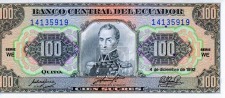Foto de ECUADOR - CIRCA 1988: 100 Sucres bill, Black on multicolor underprint. Retrato más fino Simón Bolívar en el centro con nubes oscuras detrás. - Imagen libre de derechos