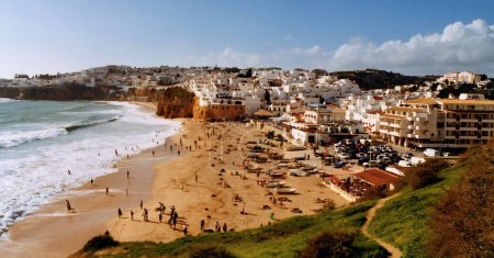 Téléchargez les photos : L'Algarve est la région NUTS II la plus méridionale du Portugal continental. - en image libre de droit