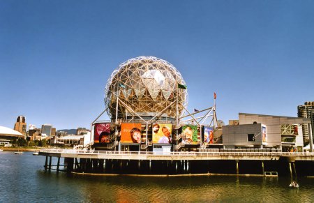 Téléchargez les photos : VANCOUVER BC CANADA 15 JUIN 2005 : Science World chez Telus World of Science. Il possède de nombreuses expositions et expositions scientifiques interactives et une attraction populaire à Vancouver. - en image libre de droit