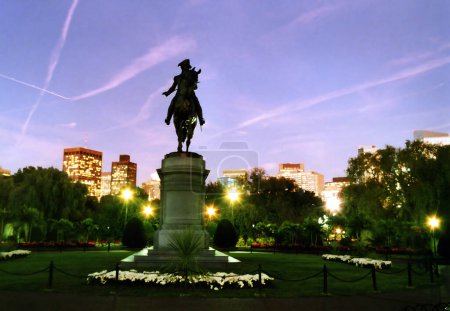 Téléchargez les photos : BOSTON MA USA 12 10 2005 : Une statue équestre de George Washington par Thomas Ball est installée dans le jardin public de Boston, dans l'état américain du Massachusetts - en image libre de droit