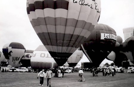 Téléchargez les photos : GATINEAU QUÉBEC CANADA 09 09 1998 : Festival des montgolfières de Gatineau Traditionnellement tenu pendant la fin de semaine de la fête du travail, le Festival des montgolfières de Gatineau est le plus grand événement estival de l'Outaouais. - en image libre de droit