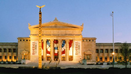 Téléchargez les photos : CHICAGO ILLINOIS ÉTATS-UNIS 06 23 2003 ; Field Museum of Natural History ou The Field Museum, est un musée d'histoire naturelle et l'un des plus grands musées du genre au monde - en image libre de droit