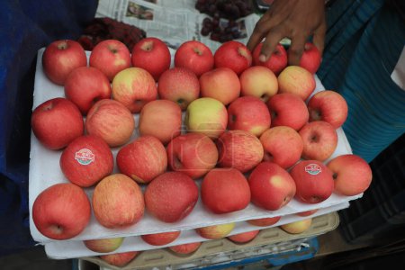 Foto de Fresh apple in market to sell - Imagen libre de derechos