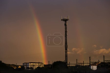 Téléchargez les photos : Arc-en-ciel au coucher du soleil à Vilagarcia de Arousa - en image libre de droit