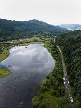 Foto de Vista aérea del Lago Lubnaig desde Runacraig, Callander. Escocia Highlands. Casa móvil - Imagen libre de derechos