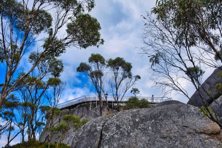 Téléchargez les photos : Point de vue au sommet d'énormes rochers de granit sur le Mont Château, Parc National de Porongurup, Australie Occidentale - en image libre de droit