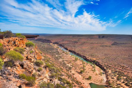Foto de El cañón del río Murchison en el desierto del Parque Nacional Kalbarri, Australia Occidental. A la izquierda el Kalbarri Skywalk - Imagen libre de derechos
