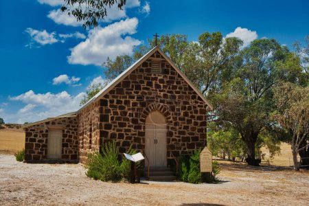 La sencilla, pero hermosa Capilla de Santiago en Kojarena, Gran Geraldton, Cinturón de ruedas de Australia Occidental, por el arquitecto John C. Hawes.