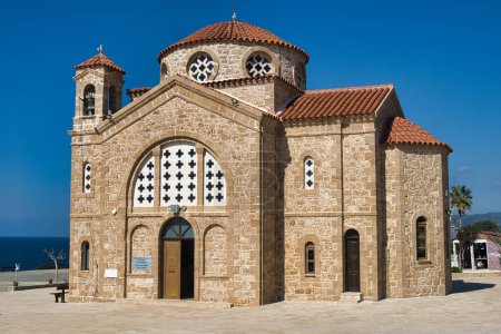Die griechisch-orthodoxe Kapelle des Agios Georgios Peyia (auch Pegeia geschrieben) am Kap Drepanumin im Bezirk Pafos (Paphos), Zypern