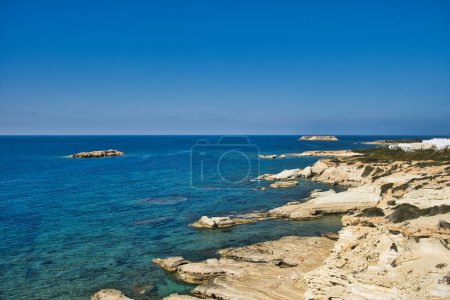 Kalksteinküste mit kristallklarem Wasser, Coral Bay, Pegeia (Peyia), Paphos District, Zypern