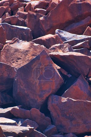 Uralte Felskunst der Aborigines, die auf mehr als 10.000 Jahre geschätzt wird, in Ngajarli, Murujuga National Park, Burrup Peninsula, Karratha / Dampier, Pilbara, Westaustralien