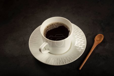 Foto de Taza de café en el fondo oscuro. - Imagen libre de derechos