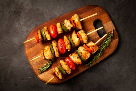 kebab - Carne de pollo a la parrilla con verduras.