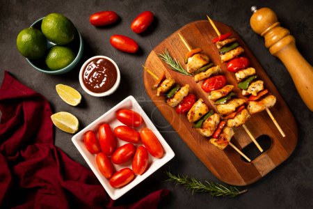 kebab - Carne de pollo a la parrilla con verduras.