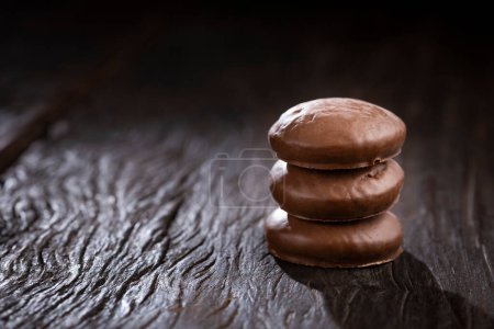 Téléchargez les photos : Biscuits au miel brésilien au chocolat - Pao de mel. - en image libre de droit