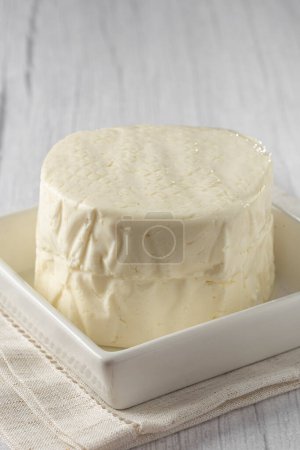 Téléchargez les photos : Fromage blanc traditionnel brésilien, connu sous le nom de "queijo minas". - en image libre de droit