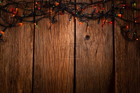 Téléchargez les photos : Fond en bois avec lumières de Noël
. - en image libre de droit