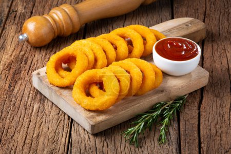 Téléchargez les photos : Rondelles d'oignon croustillantes au ketchup. - en image libre de droit