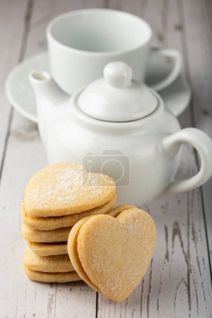 Téléchargez les photos : Délicieux biscuits au beurre remplis de pâte de goyave. - en image libre de droit