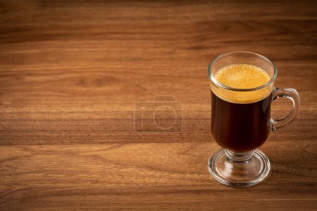 Téléchargez les photos : Café expresso sur la table en bois. - en image libre de droit