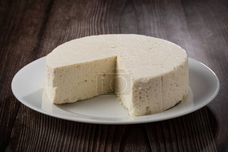 Téléchargez les photos : Fromage blanc typique brésilien, connu sous le nom de "queijo minas". - en image libre de droit
