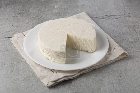 Téléchargez les photos : Fromage blanc typique brésilien, connu sous le nom de "queijo minas". - en image libre de droit