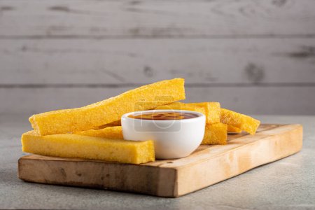 Téléchargez les photos : Polenta frite maison sur la table. - en image libre de droit