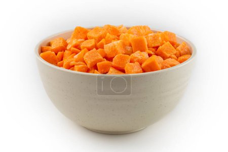 carottes tranchées isolées sur fond blanc
