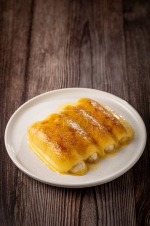 Téléchargez les photos : Dessert traditionnel dans le nord-est du Brésil, connu sous le nom de Cartola ou dessert haut de forme. - en image libre de droit